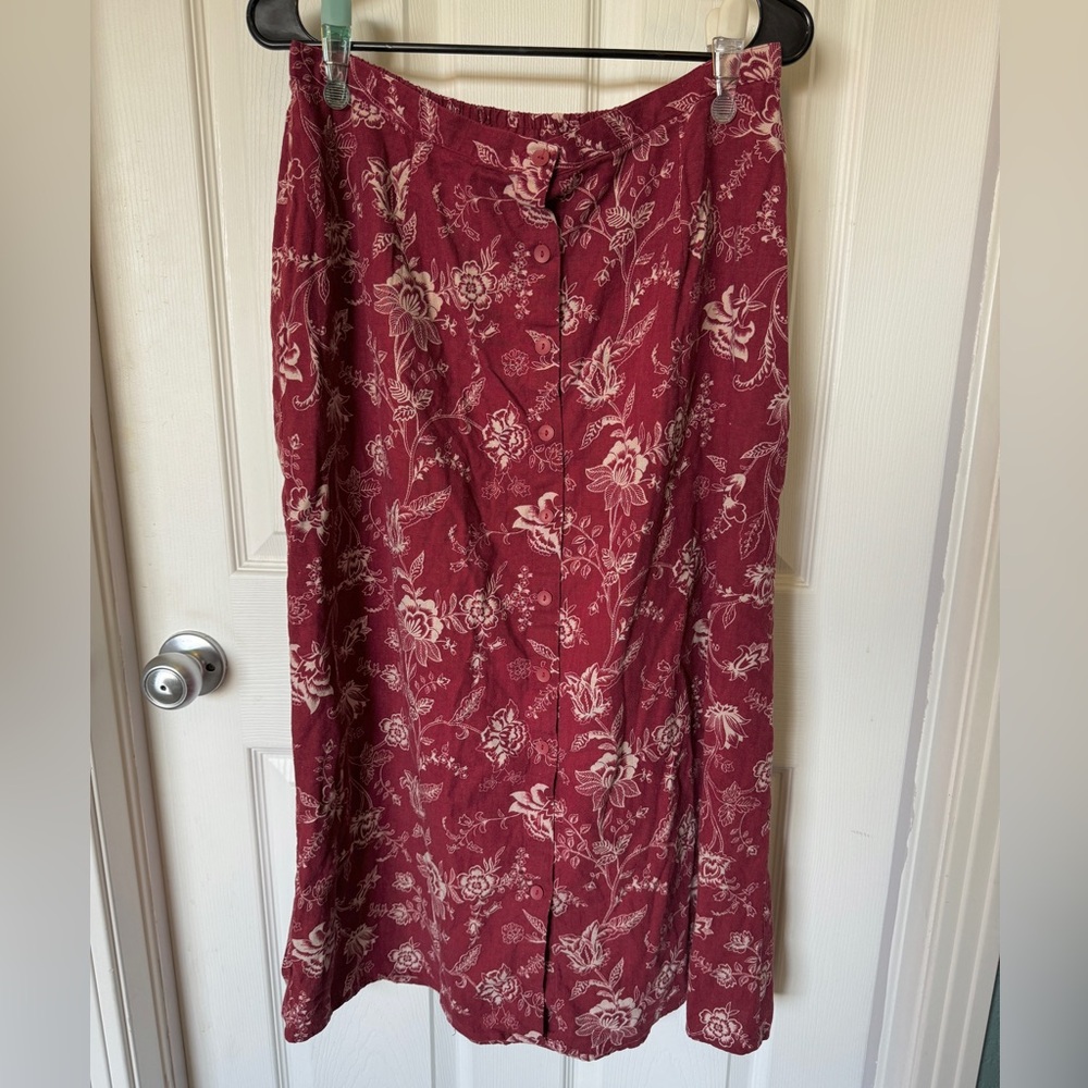 Dialogue Dusty red floral skirt. Size 14 / 16